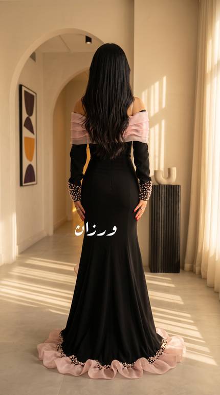 فستان سهرة أسود أوف شولدر بتفاصيل وردية فاخرة