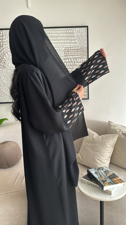 عباية سوداء للعيد بكم مشجر عملية ورسمية لأيام الدوام