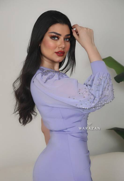 فستان سهرة ماسك بقصة كتف أنيقة
