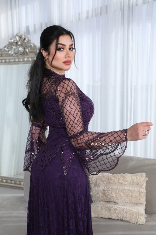 فستان سهرة ملكي بتصميم خاص 