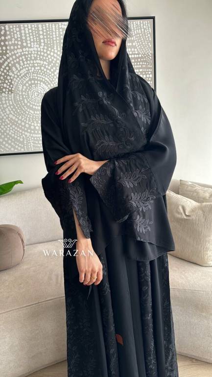 عباية سوداء مشجرة