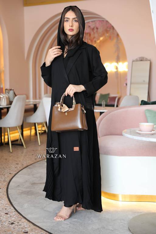 عباية أنيقة بكسرات من الجنب