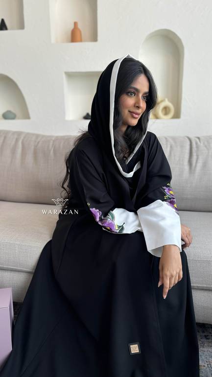 عباية بتصميم زهر من الاكمام 