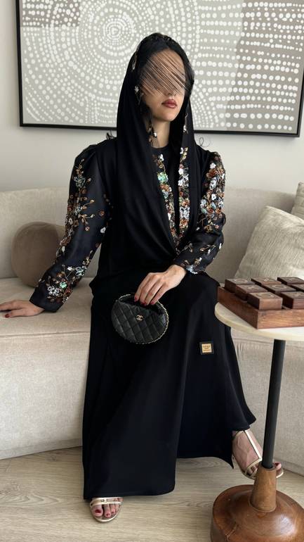 عباية ب أكمام مشجرة بألوان العيد 