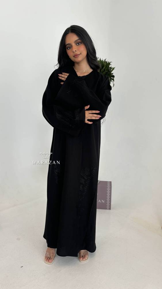 عباية رسمية بتطريز اسود 