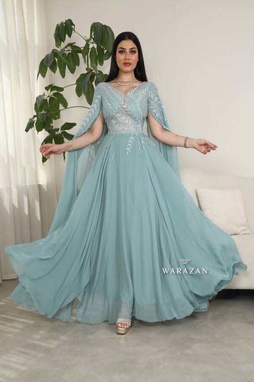 فستان سهره بتطريز على الصدر
