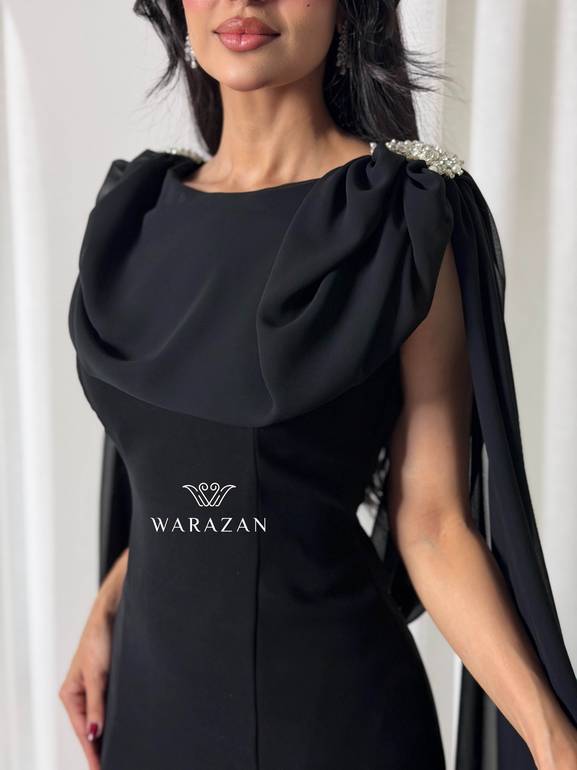 فستان سهرة أسود ملكي بكاب انسيابي فاخر