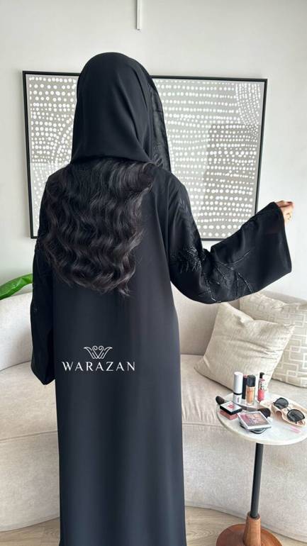 عباية سوداء مشجرة من الكم بلونين