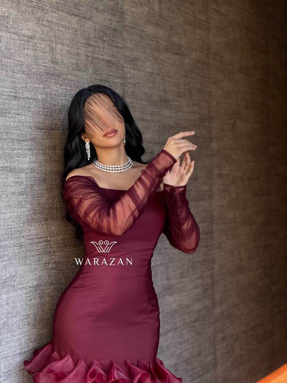 فستان سهرة باكمام شفافه و قصة من الاسفل 