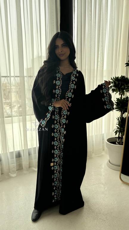 عباية بتطريز ورود 