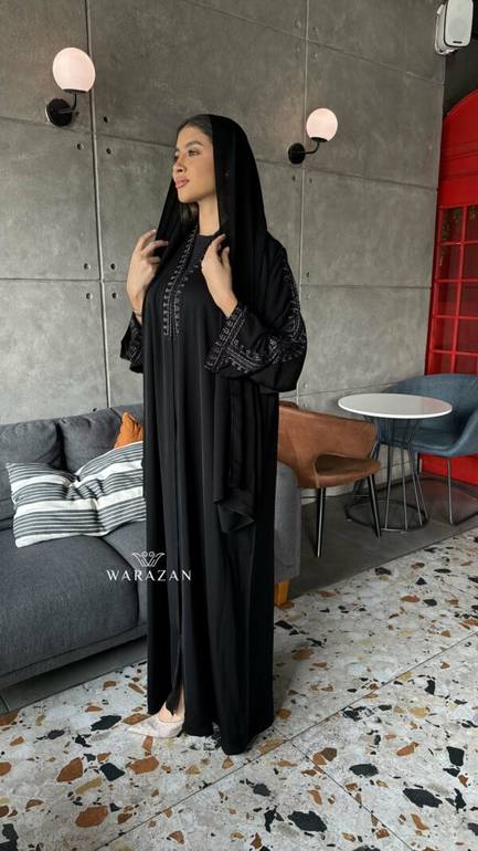 عباية ملكية بتطريز واستايل مغربي