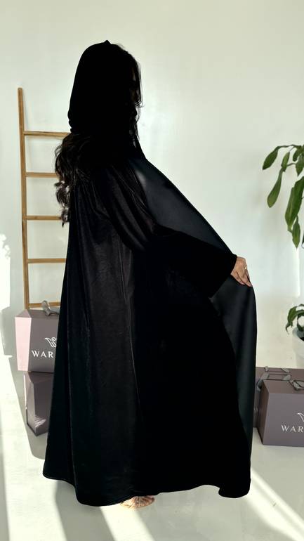 عباية مخمل رسمية مع قماش ميكادو