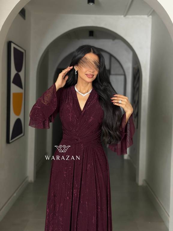فستان سهرة بلمعة و بقصة من الخصر