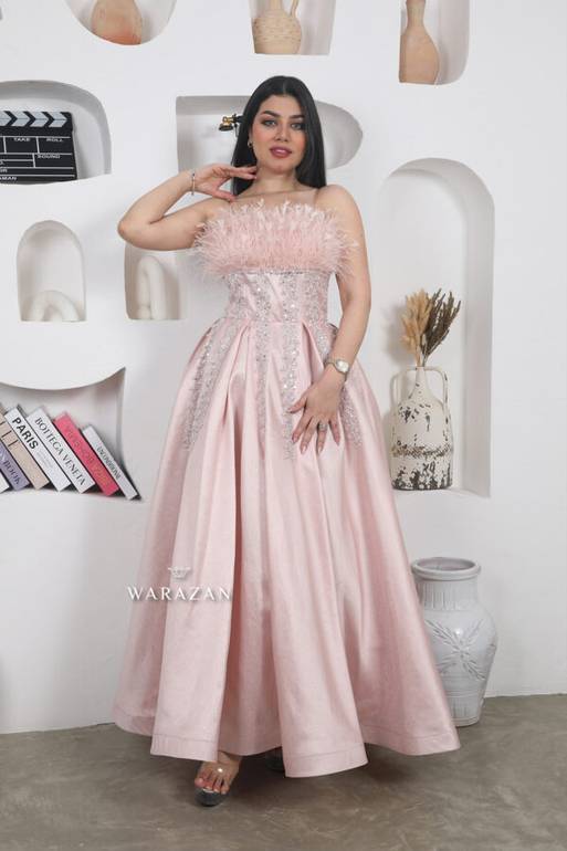 فستان توب سهرة ب ريش وتطريز