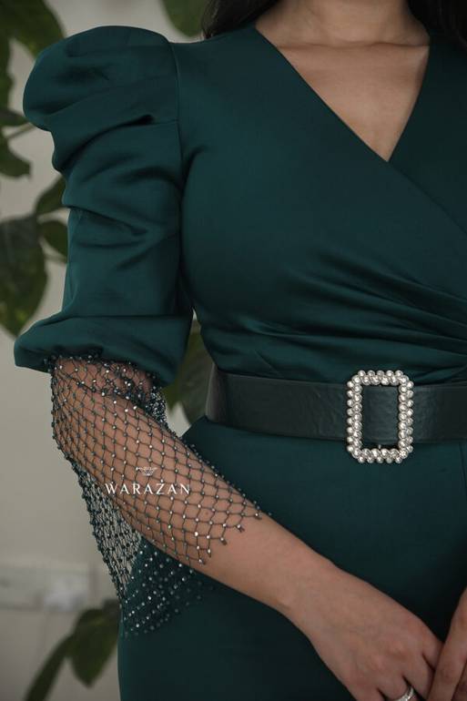 فستان سهرة ناعم ملكي بقصة أكمام جميلة