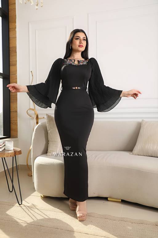فستان سهرة طويل وناعم ماسك بقصة أكمام