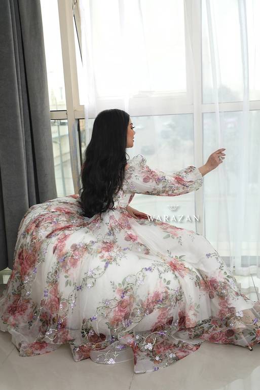 فستان سهرة طويل ومشجر راقي مع حزامين