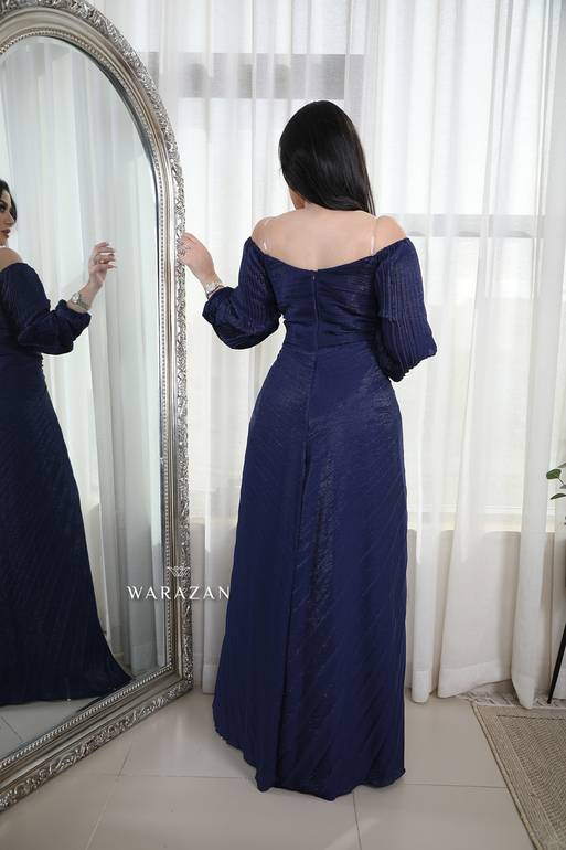 فستان سهرة بكسرات وخرز من الأمام