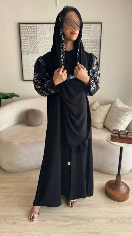 عباية ب أكمام مشجرة بألوان العيد 