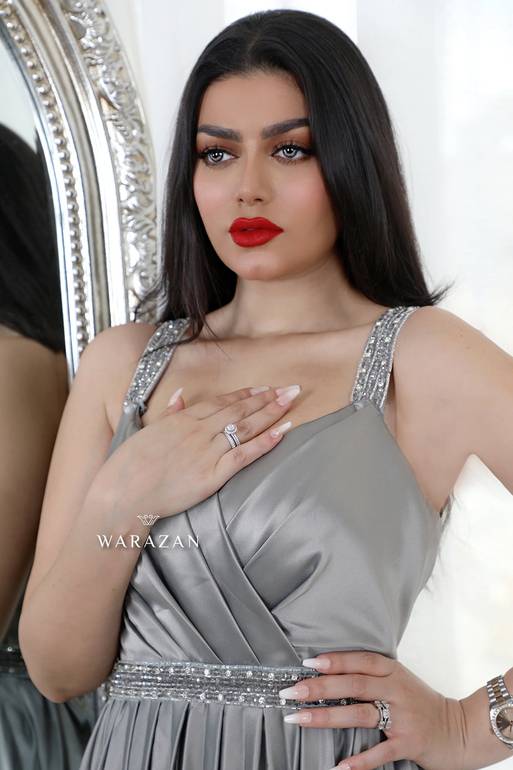فستان سهرة بكسرات ولون مميز
