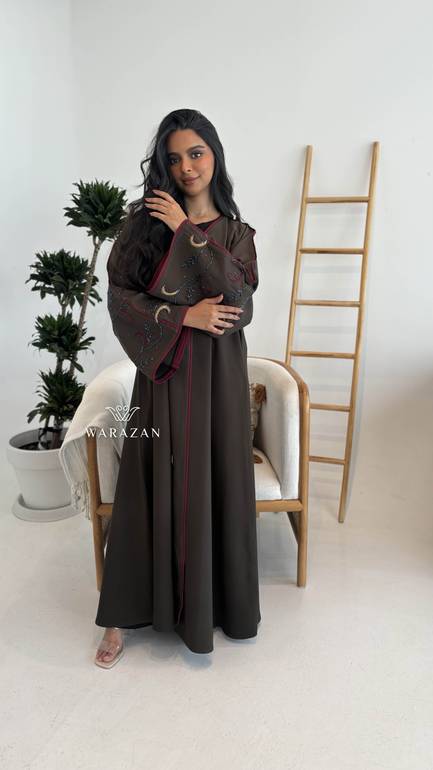 عباية بنية بتطريز يدوي 