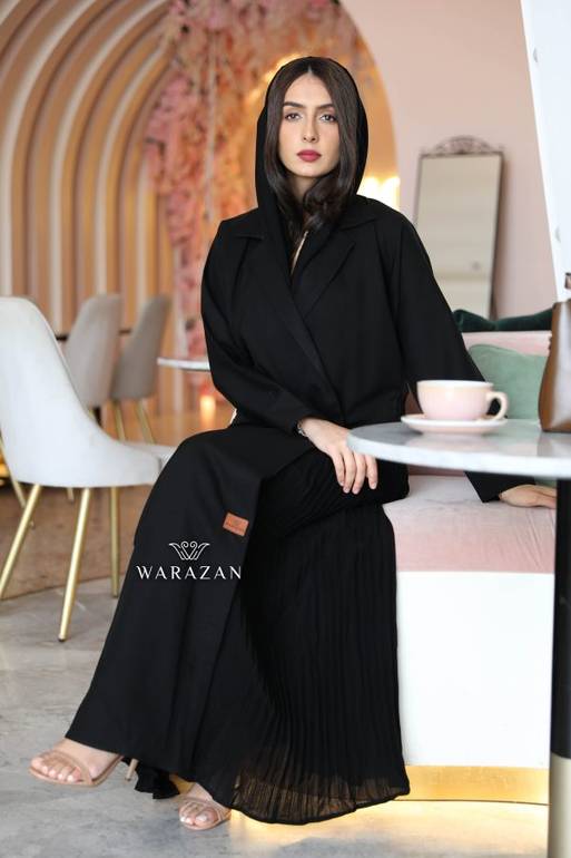 عباية أنيقة بكسرات من الجنب