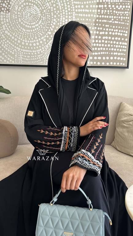 عباية  للعيد عملية مع أكمام بتطريز منقوش