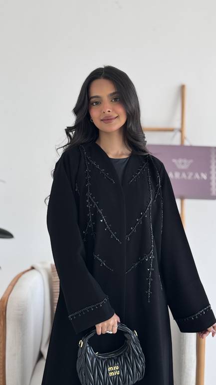 عباية بتطريز ناعم وانيق سراميك