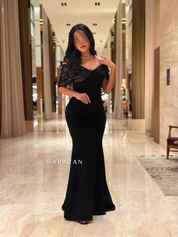 فستان سهرة أسود بيزك بتصميم ملكي فاخر وأنيق