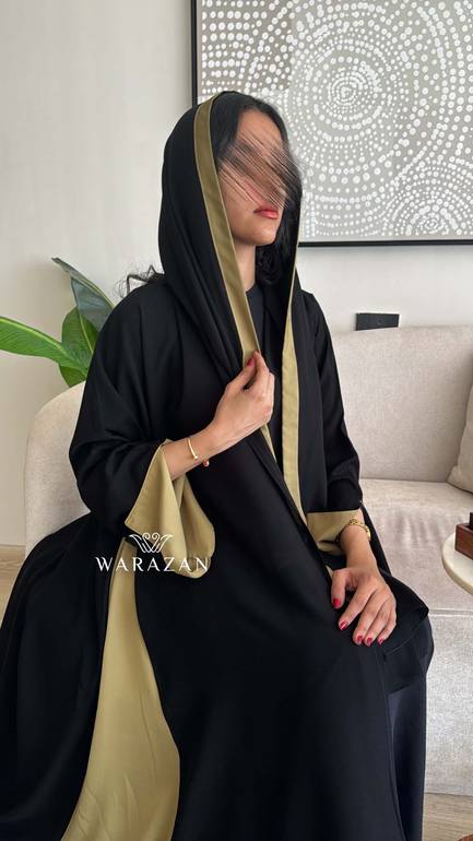 عباية سوداء أنيقة بتدخيلة لون 