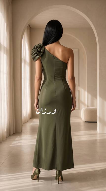 فستان سهرة وردة ثلاثية الأبعاد بتصميم راقٍ