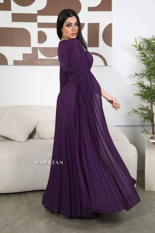 فستان سهرة ناعم بليسيه تطريز