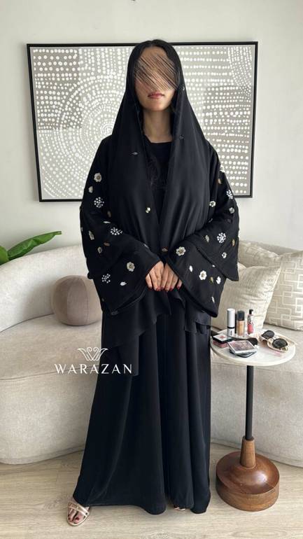 عباية سوداء بدبل كم فرنسي مطرزة