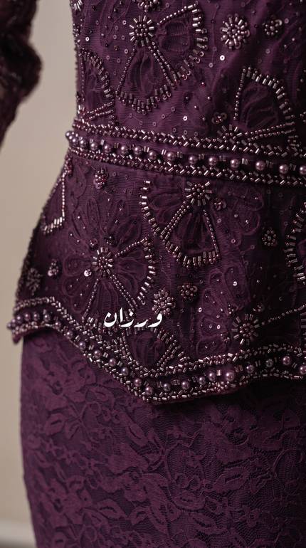 فستان سهرة دانتيل بقصة خصر أنيقة