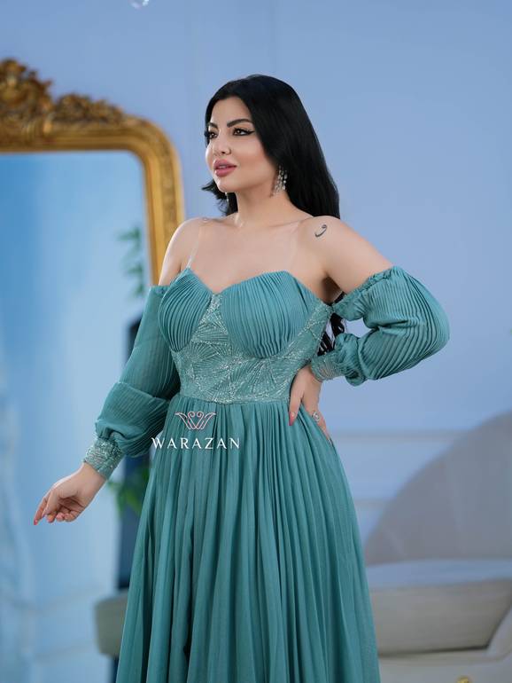 فستان بيليسيه بتطريز من الصدر