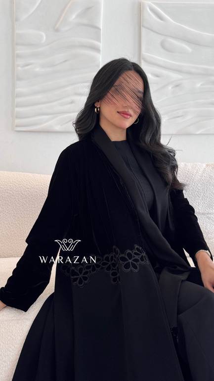 عباية مخمل بتطريز 