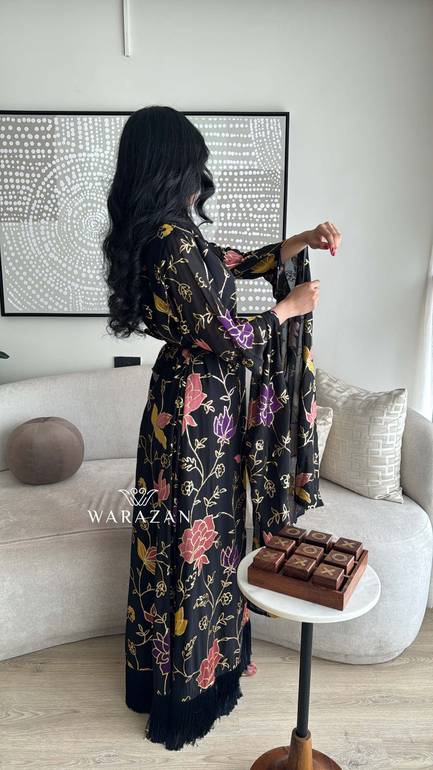 جلابية راقية بتطريز وأكمام طويلة 