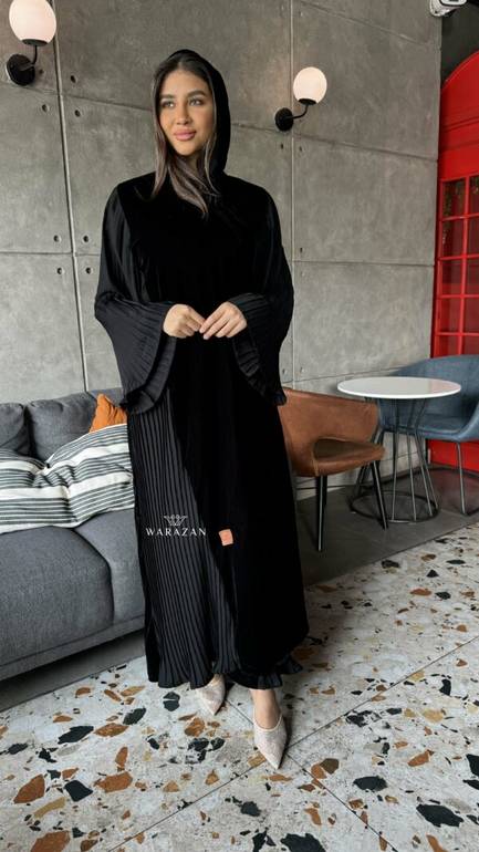 عباية شتوية مخمل ملكي بتدخيلة بليسيه جانبية