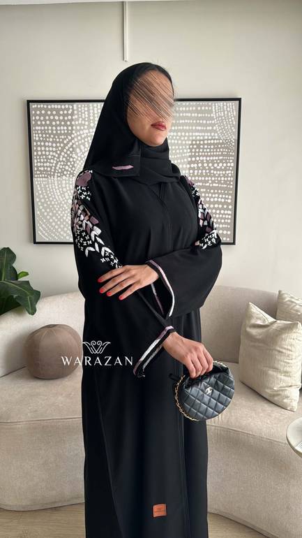 عباية للعيد انيقه  بتطريز يدوي مشجر 
