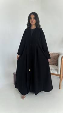 عباية سادة انيقه بلون اسود داكن 