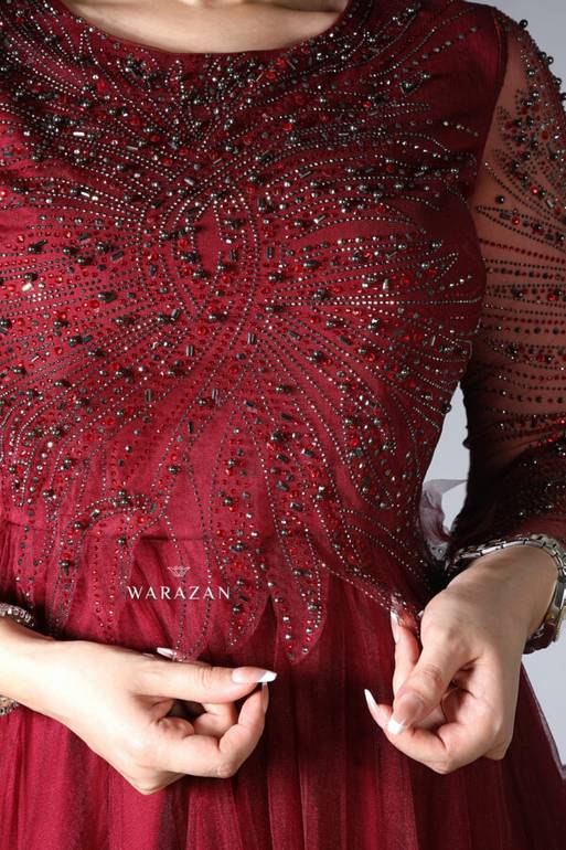 فستان سهرة بأكمام طويلة للمناسبات