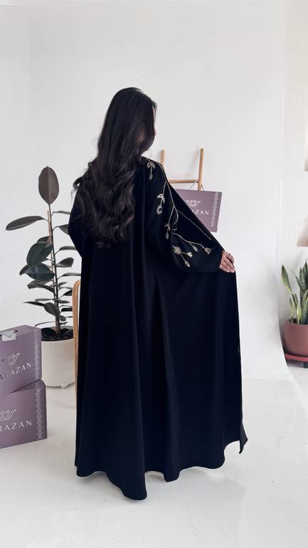 عباية بتطريز ذهبي 