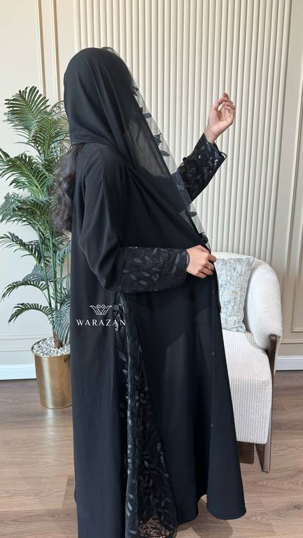 عباية عملية من قماش الكريب والأورجانزا المطرز للعيد