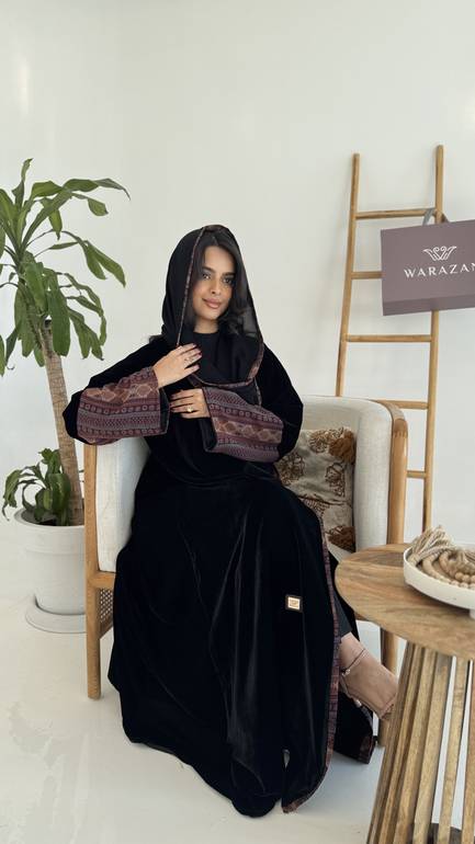 عباية مخمل شتوية بأكمام كشميري