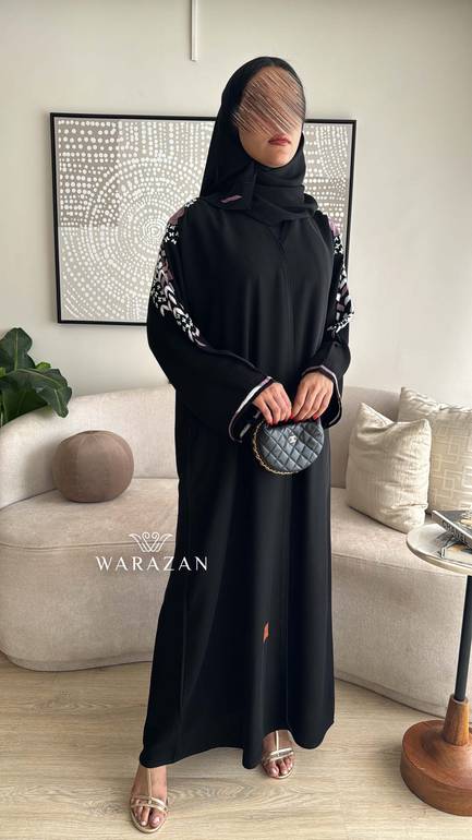 عباية للعيد انيقه  بتطريز يدوي مشجر 