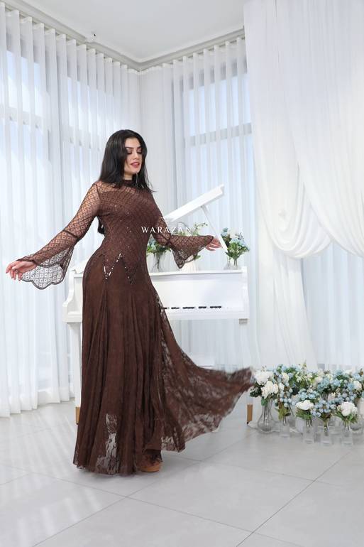 فستان سهرة ملكي بتصميم خاص 