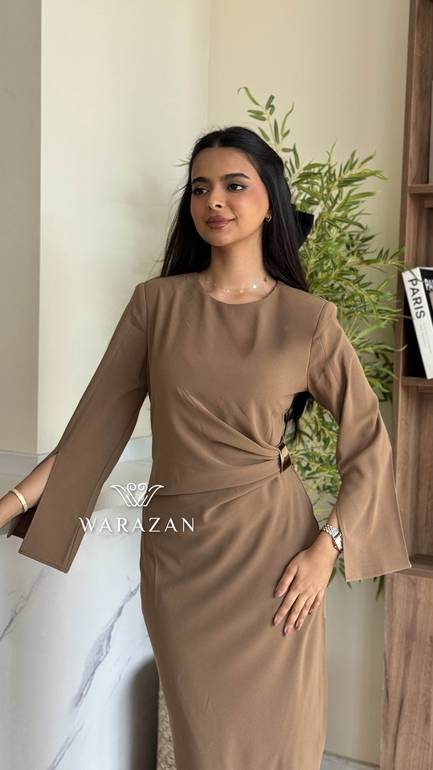 فستان سهرة ناعم بمسكه من الخصر