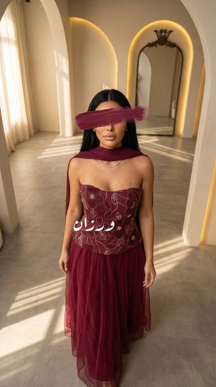 فستان سهرة أنيق بقصة ورد تل وبكسرات مميزة