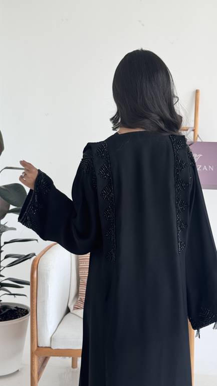 عباية ناعمة  بتطريز خرز 