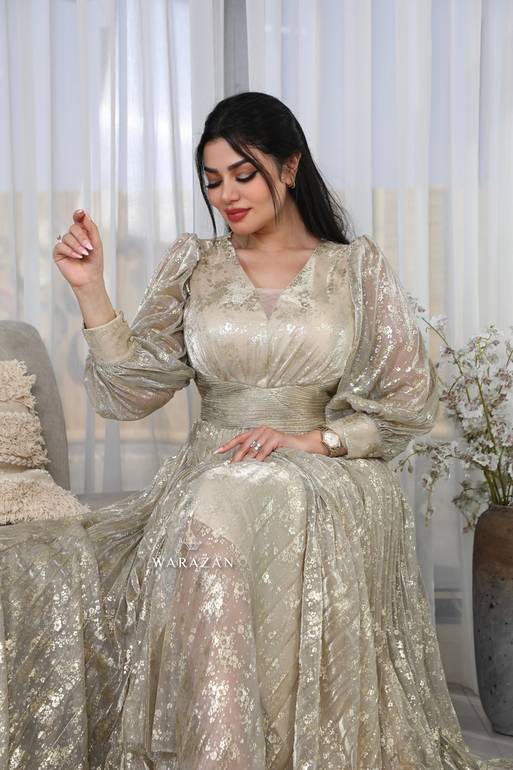 فستان سهرة ملكي بتفاصيل خاصه 